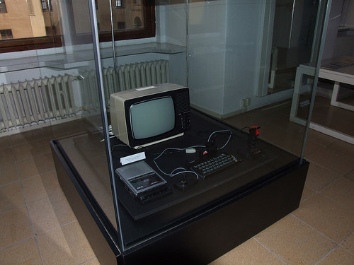 zx-spectrum in museum behind the glass